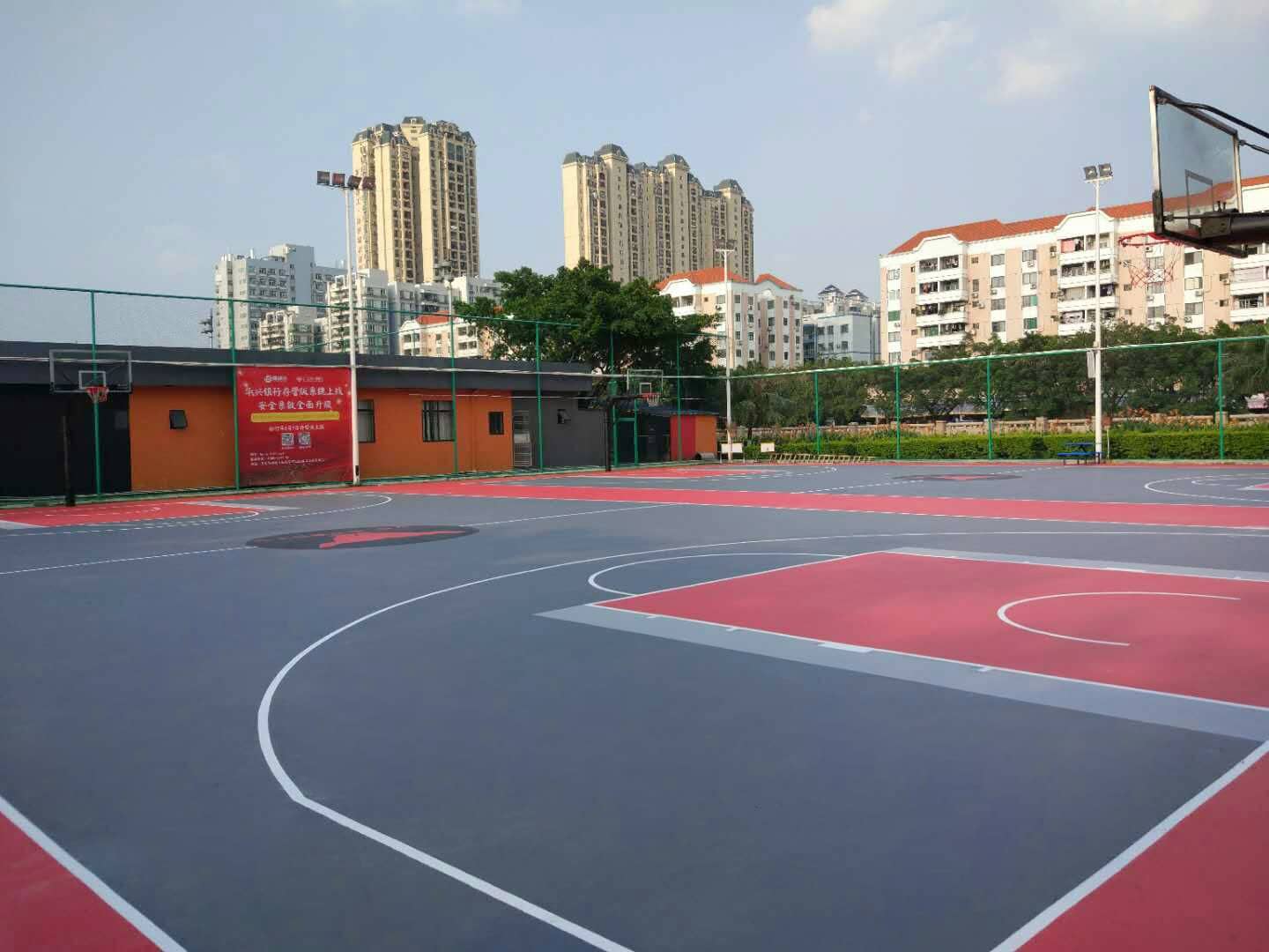 塑膠籃球場多少錢一平米品質(zhì)如何選擇
