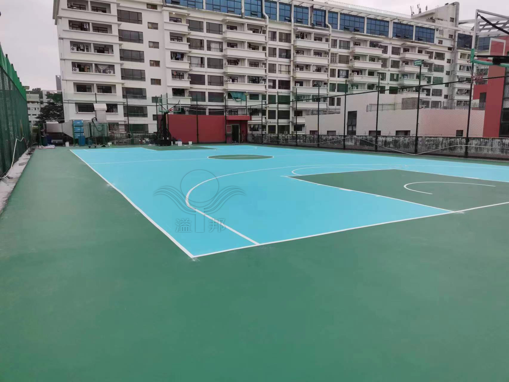 樓頂籃球場(chǎng)