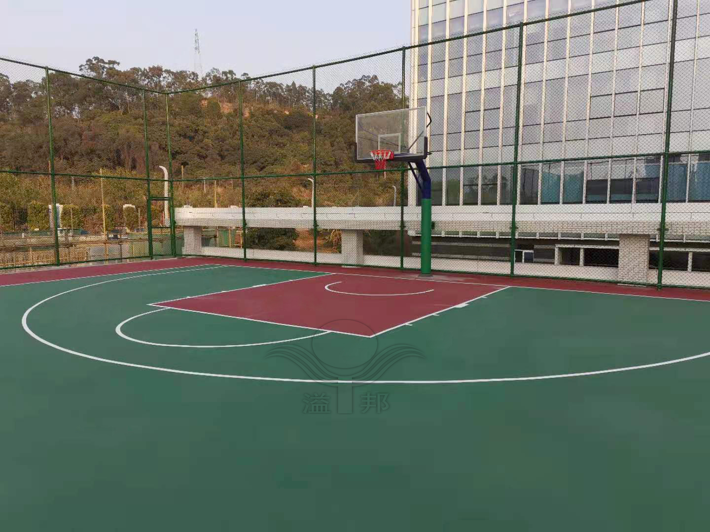 建一個籃球場大概要多少錢