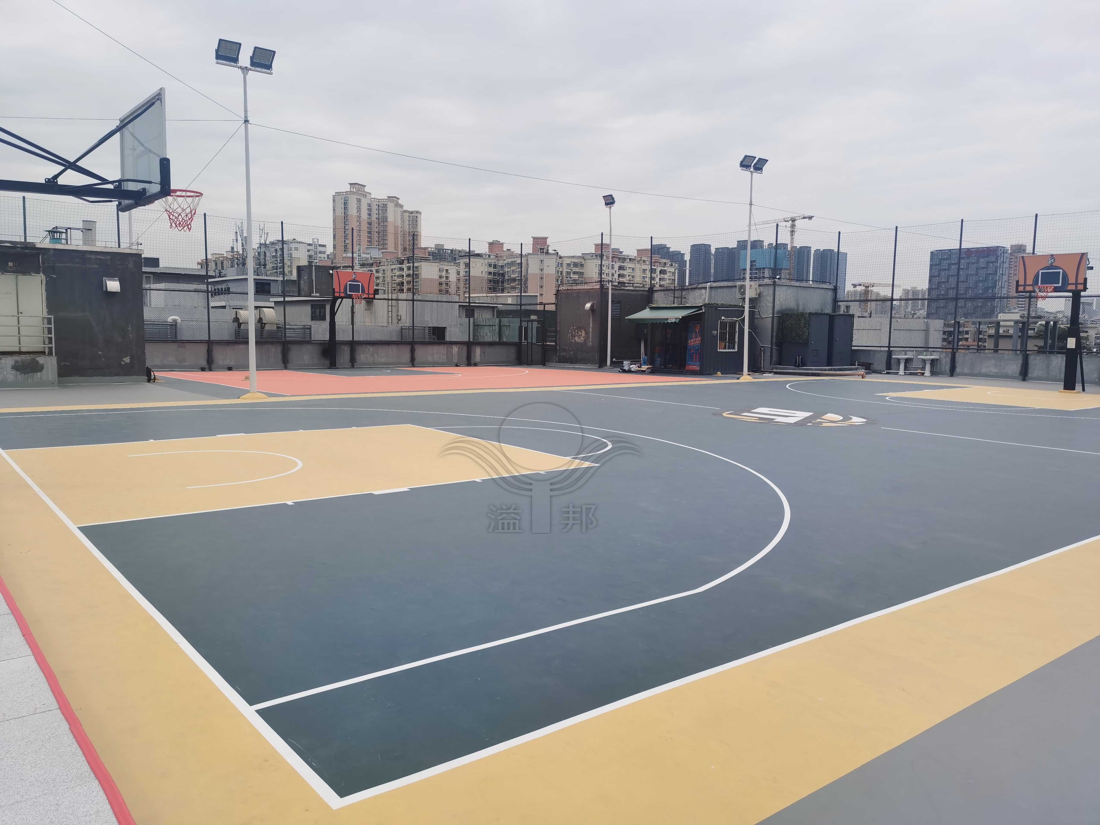 建一個籃球場大概要多少錢
