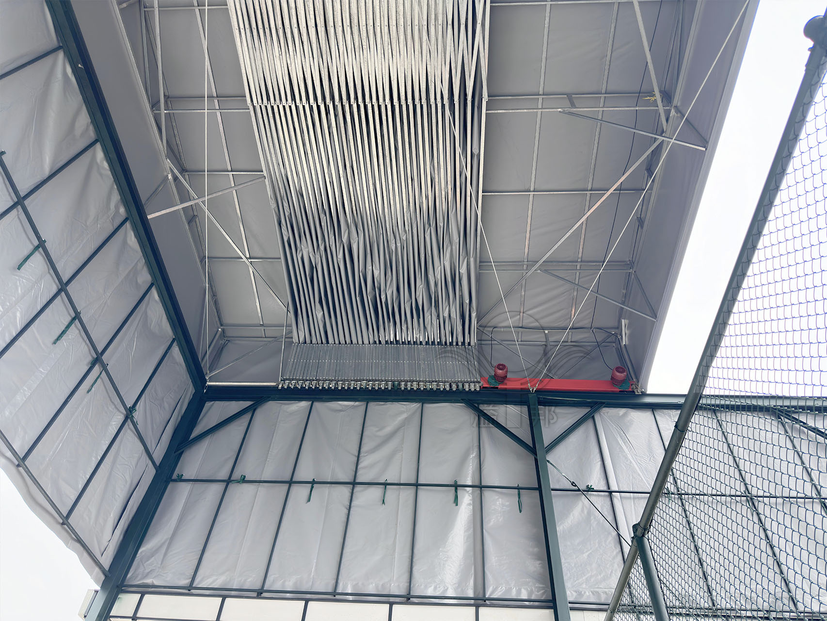 球場電動雨棚 球場電動雨棚